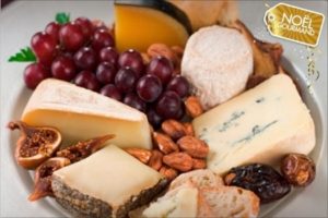 Exemple de plateau à fromage avec des fruits