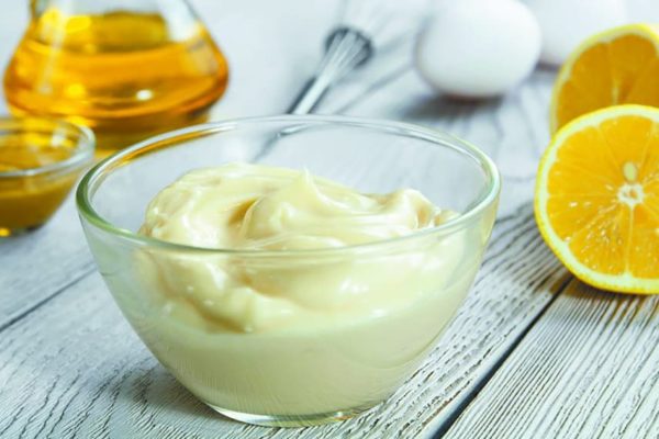 Recette de la mayonnaise : de l’huile, de la moutarde et du tour de poignet